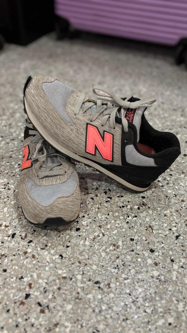 New Balance 574 Gray Black Coral Sneakers Mens Size 6 Women’s 8.5